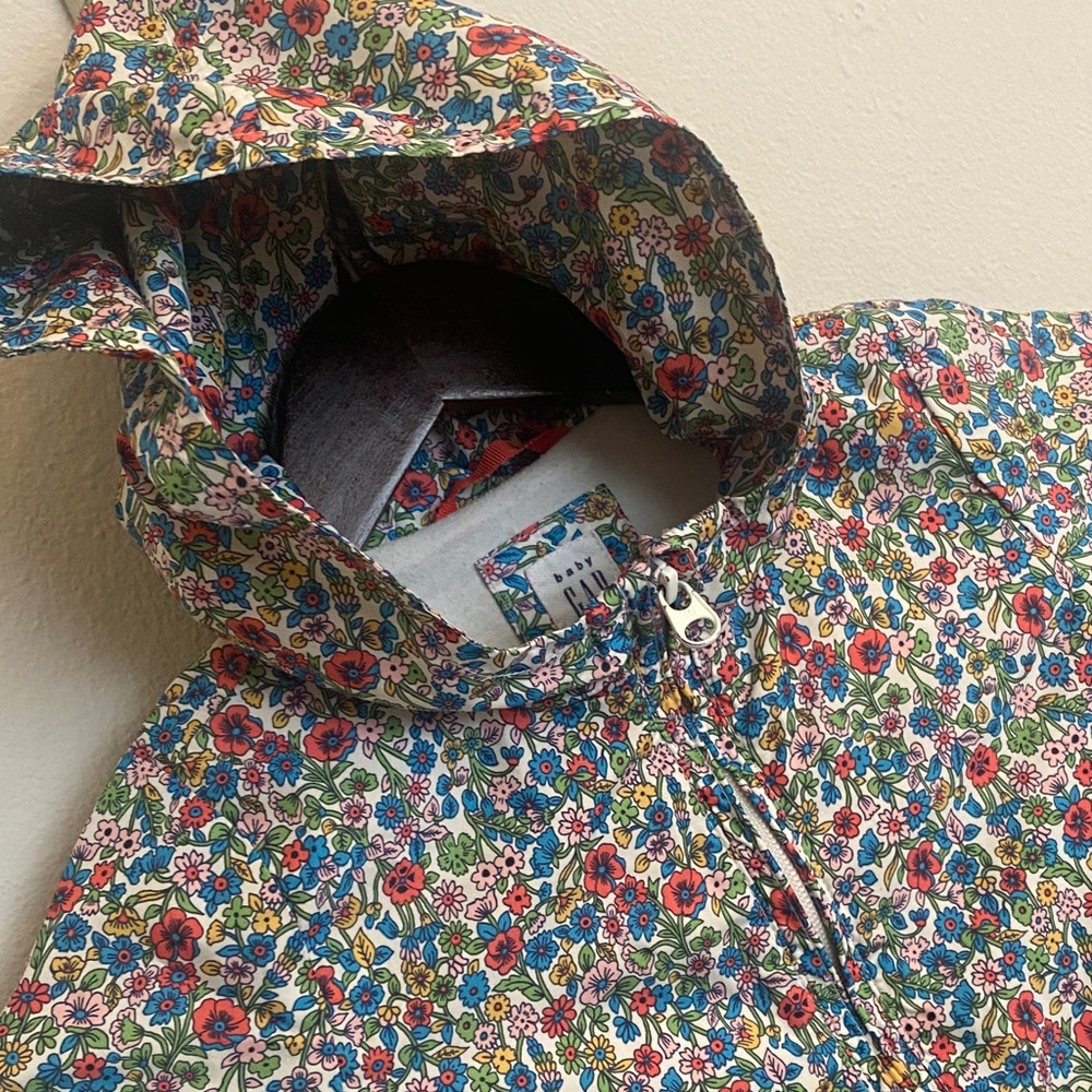 baby GAP Toddler Girl Hooded Windbreaker Flower Print with Pockets. 4Years